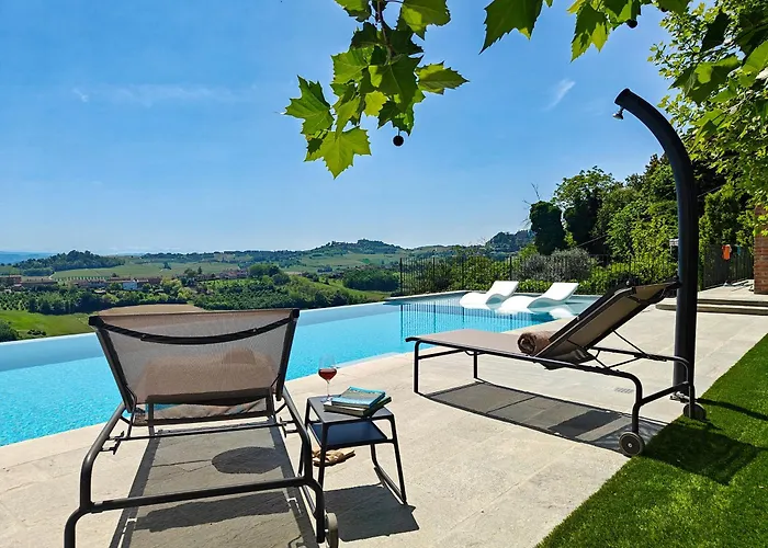 Casa Profumi Di Barbera - Infinity Pool, Luxurious Bedrooms And Historic Charm 펜션 *